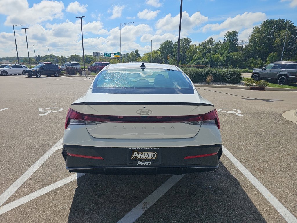 New 2026 Hyundai Elantra SEL Sport FWD image 4
