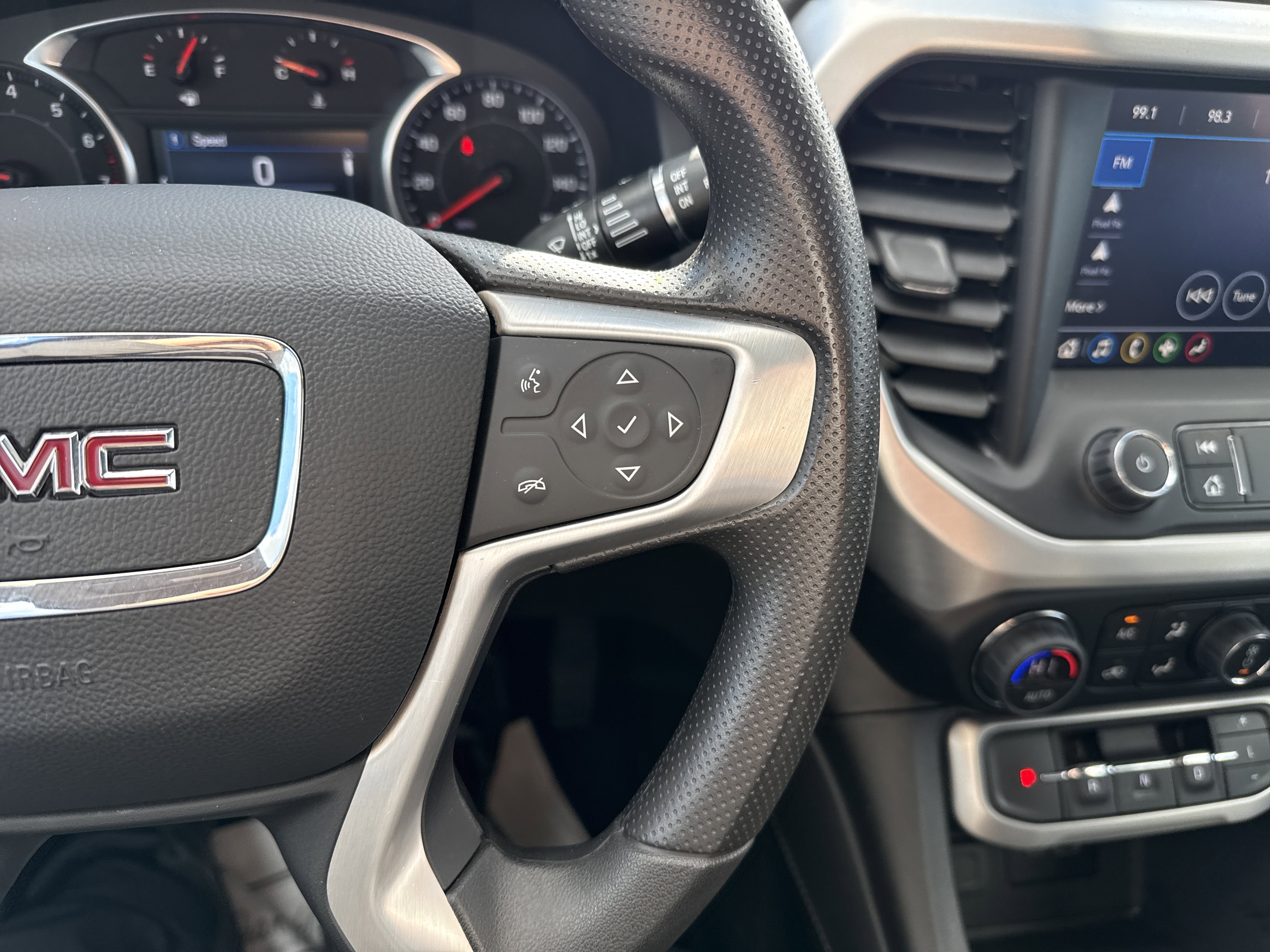 Used 2023 GMC Acadia SLE w/ Driver Convenience Package image 23