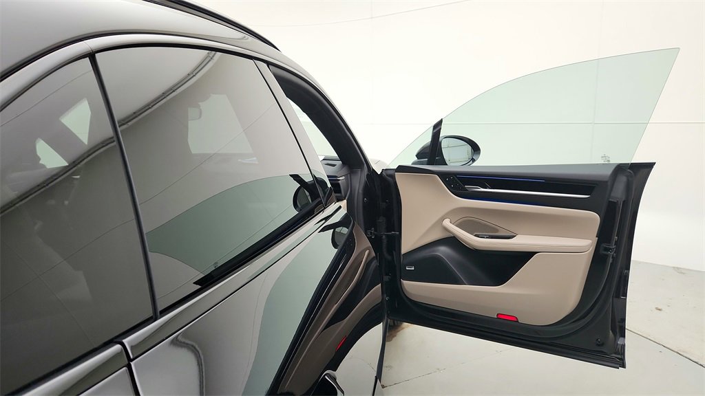 New 2025 Porsche Macan 4S Electric image 42