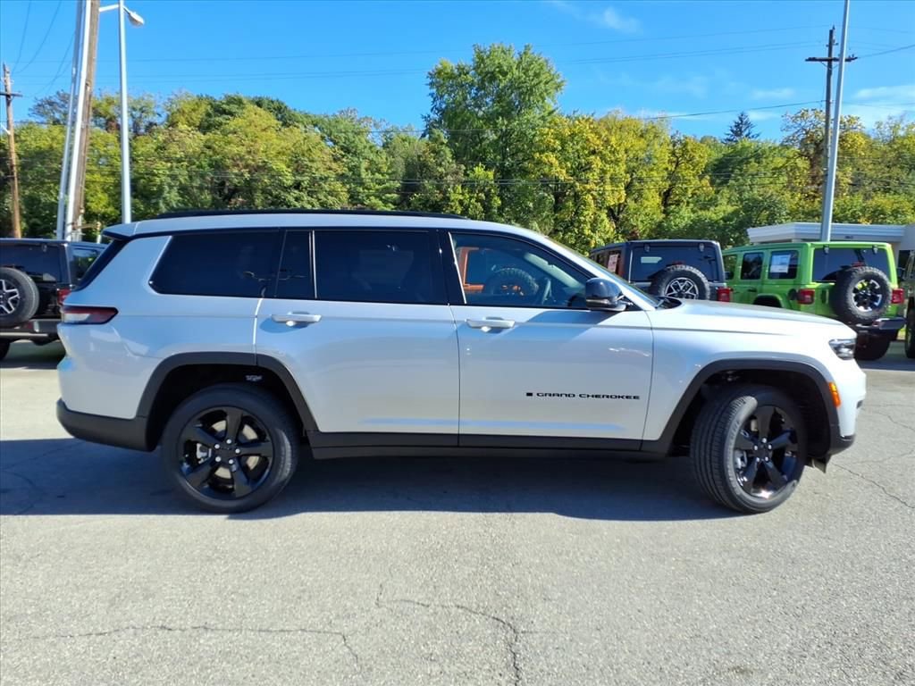 New 2025 Jeep Grand Cherokee L Altitude video 3