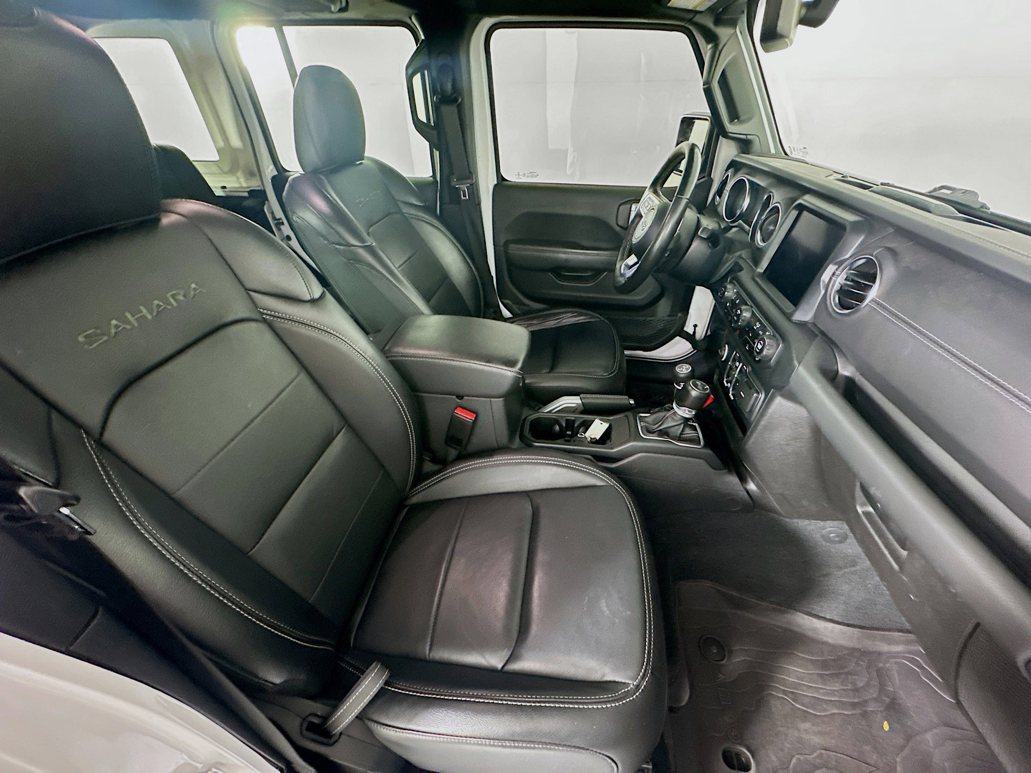 Used 2022 Jeep Wrangler Sahara w/ Cold Weather Group image 30