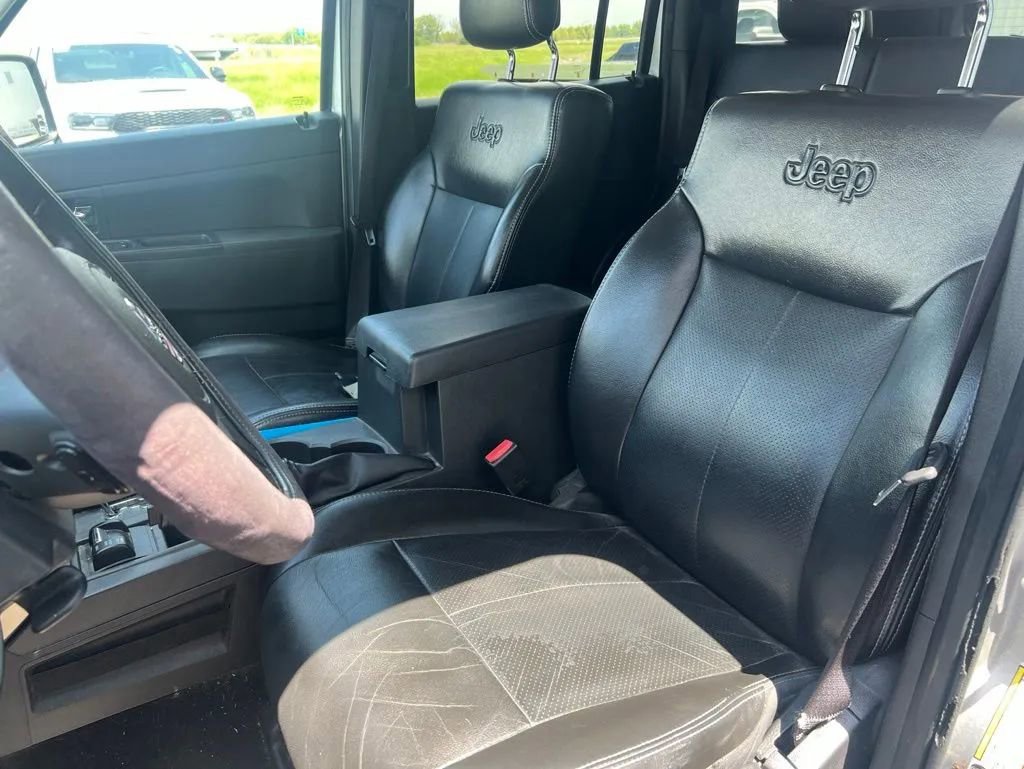Used 2012 Jeep Liberty Sport AWD/4WD image 10