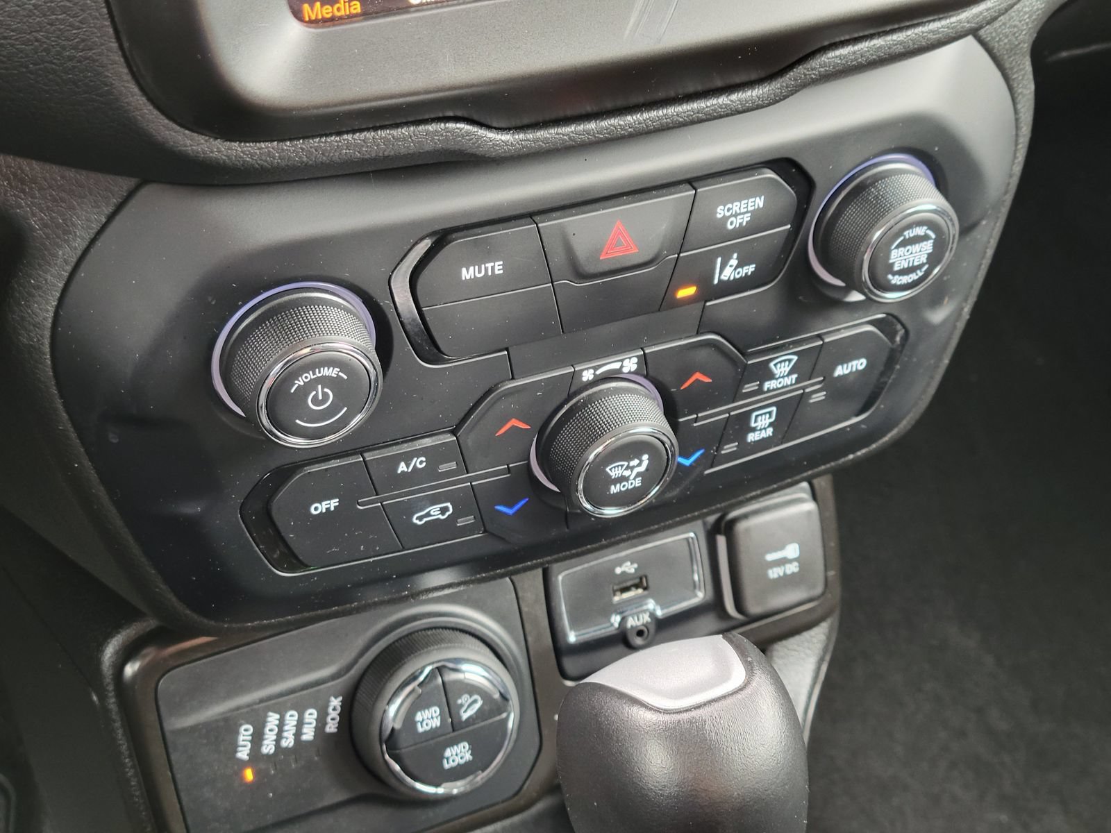 Used 2023 Jeep Renegade Trailhawk w/ Trailer Tow Group AWD/4WD image 20