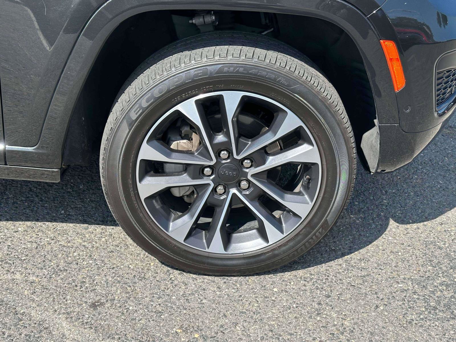 Used 2023 Jeep Grand Cherokee Overland w/ Luxury Tech Group IV image 6