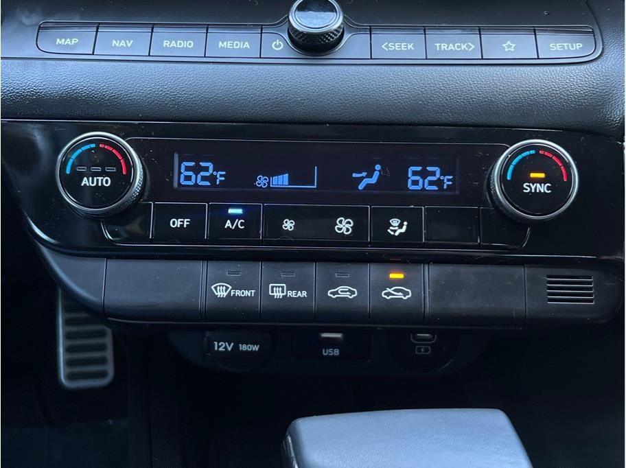 Used 2025 Hyundai Elantra SEL FWD image 15