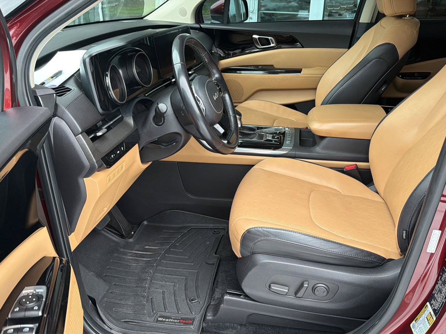 Used 2022 Kia Carnival EX FWD image 10