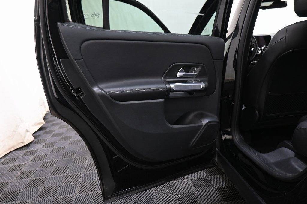 Used 2024 Mercedes-Benz GLB 250 4MATIC image 23