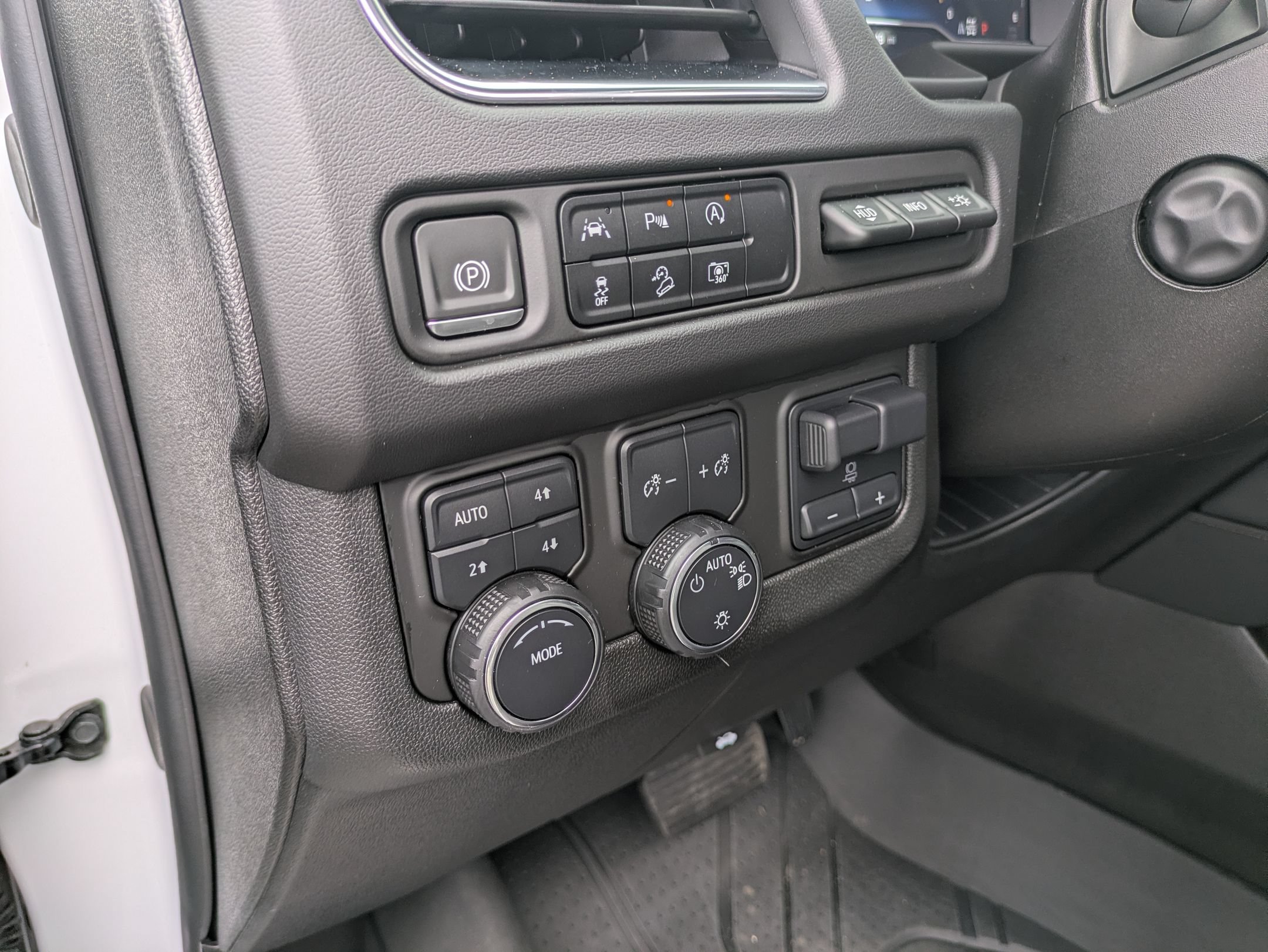 Used 2023 Chevrolet Tahoe High Country w/ Premium Package AWD/4WD image 13