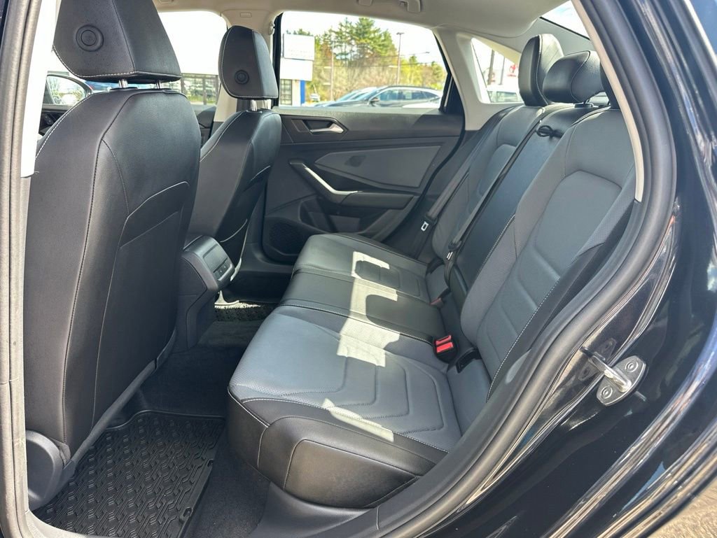 Used 2025 Volkswagen Jetta SEL FWD image 30
