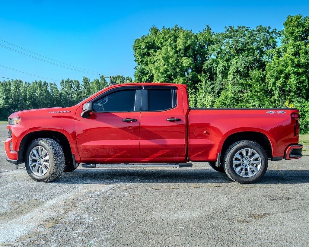 Used 2019 Chevrolet Silverado 1500 Custom w/ Custom Value Package AWD/4WD image 5