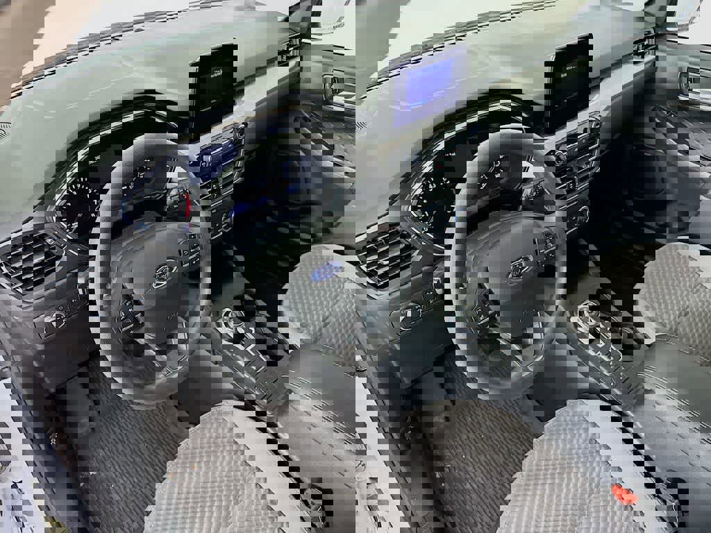 Certified 2020 Ford Escape SE image 2