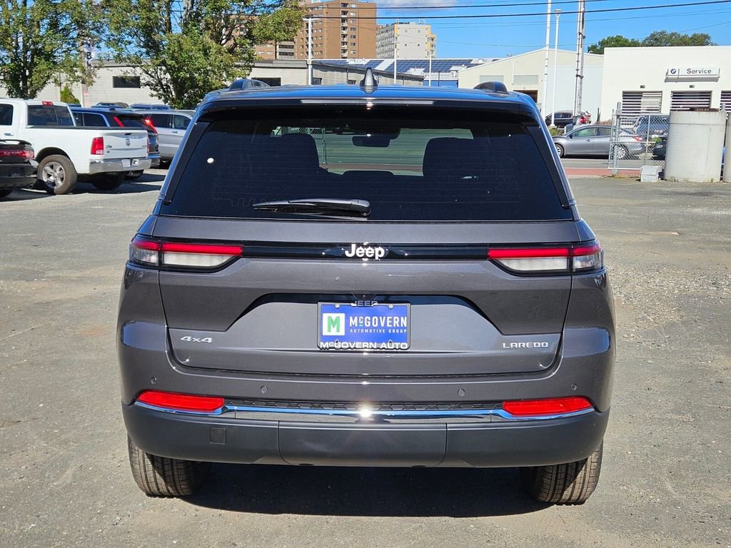 New 2025 Jeep Grand Cherokee Laredo X w/ Luxury Tech Group I image 4