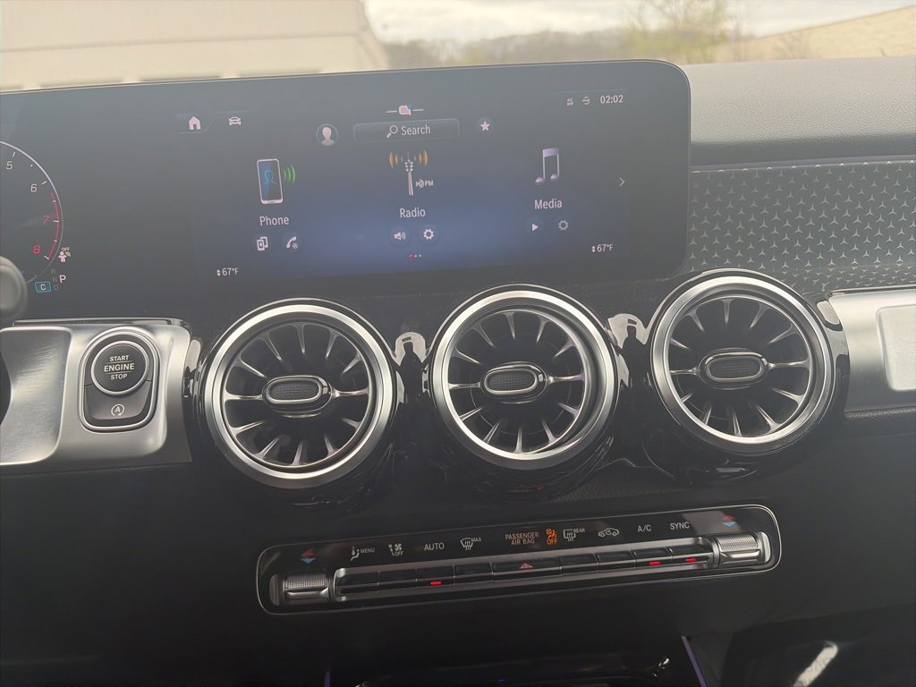 Used 2024 Mercedes-Benz GLB 250 image 23