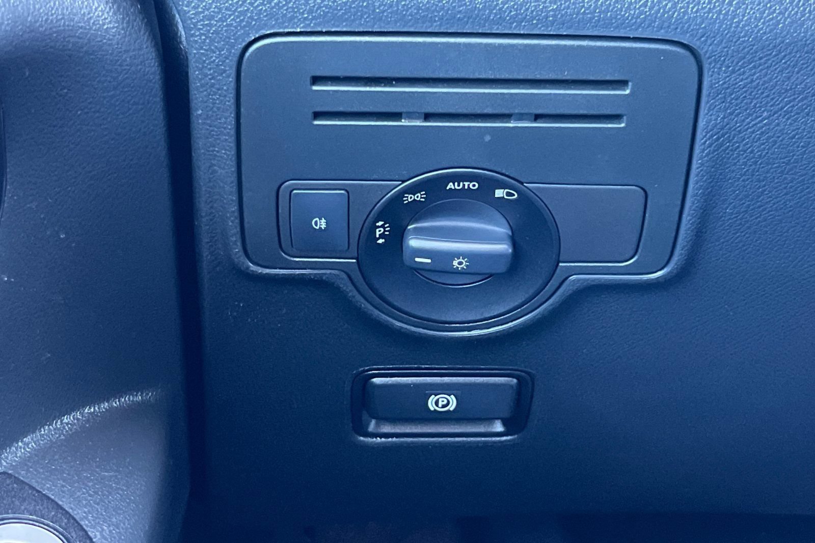 Used 2018 Mercedes-Benz Metris Passenger image 31