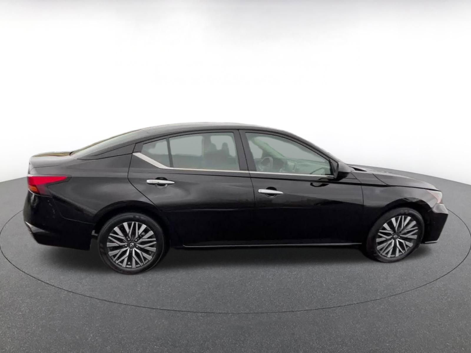 Used 2025 Nissan Altima 2.5 SV image 16