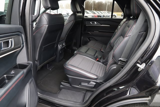 Used 2025 Ford Explorer ST-Line w/ ST-Line Street Pack image 20