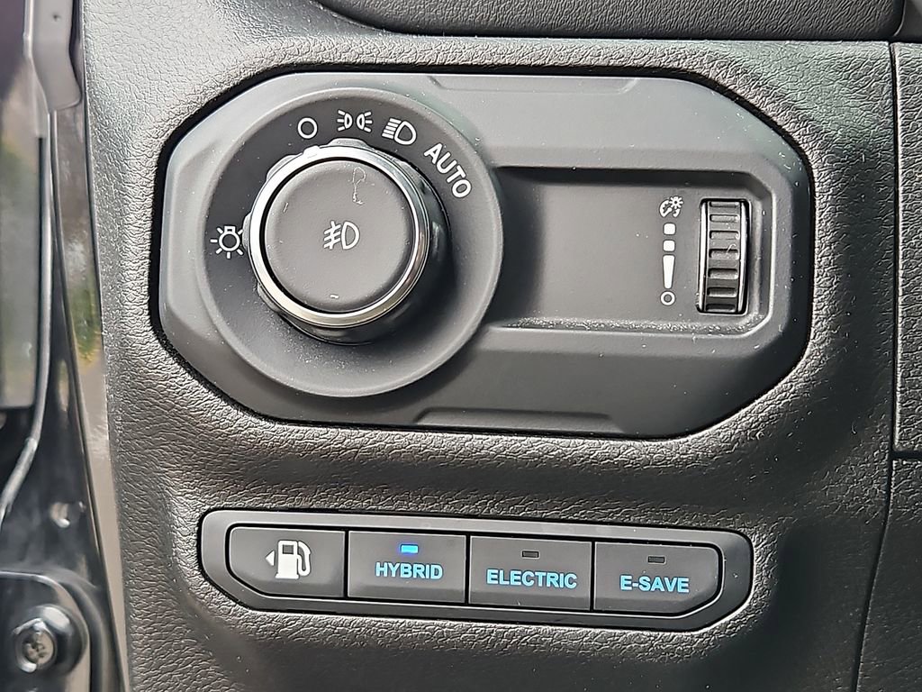 Used 2023 Jeep Wrangler Unlimited Sahara w/ Cold Weather Group AWD/4WD image 27