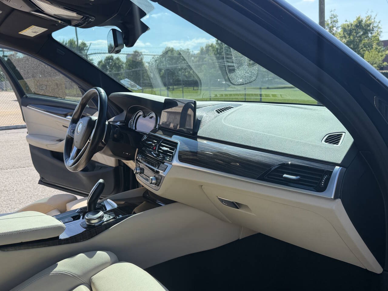 Used 2017 BMW 530i RWD image 21
