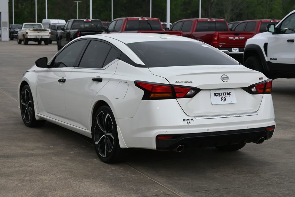 Used 2023 Nissan Altima 2.5 SR w/ SR Premium Package image 3