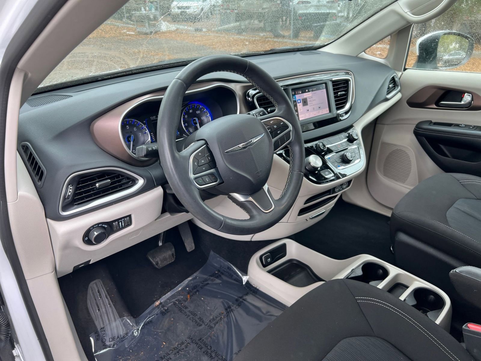 Used 2023 Chrysler Voyager LX image 38