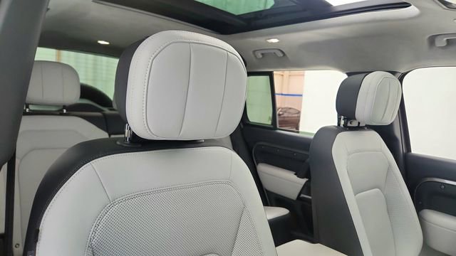 Used 2025 Land Rover Defender 110 X image 21