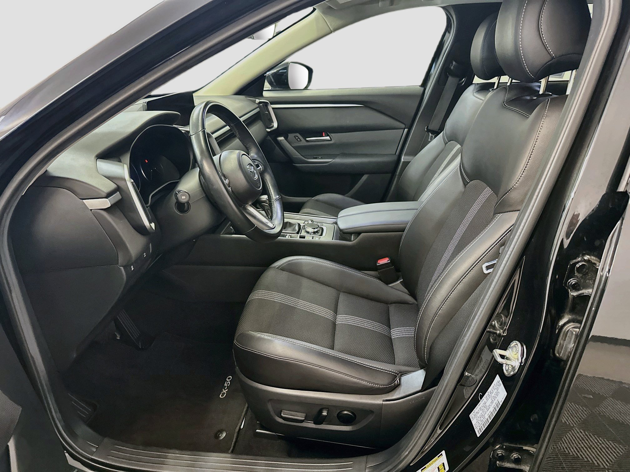 Used 2025 MAZDA CX-50 AWD 2.5 S w/ Preferred Package image 13