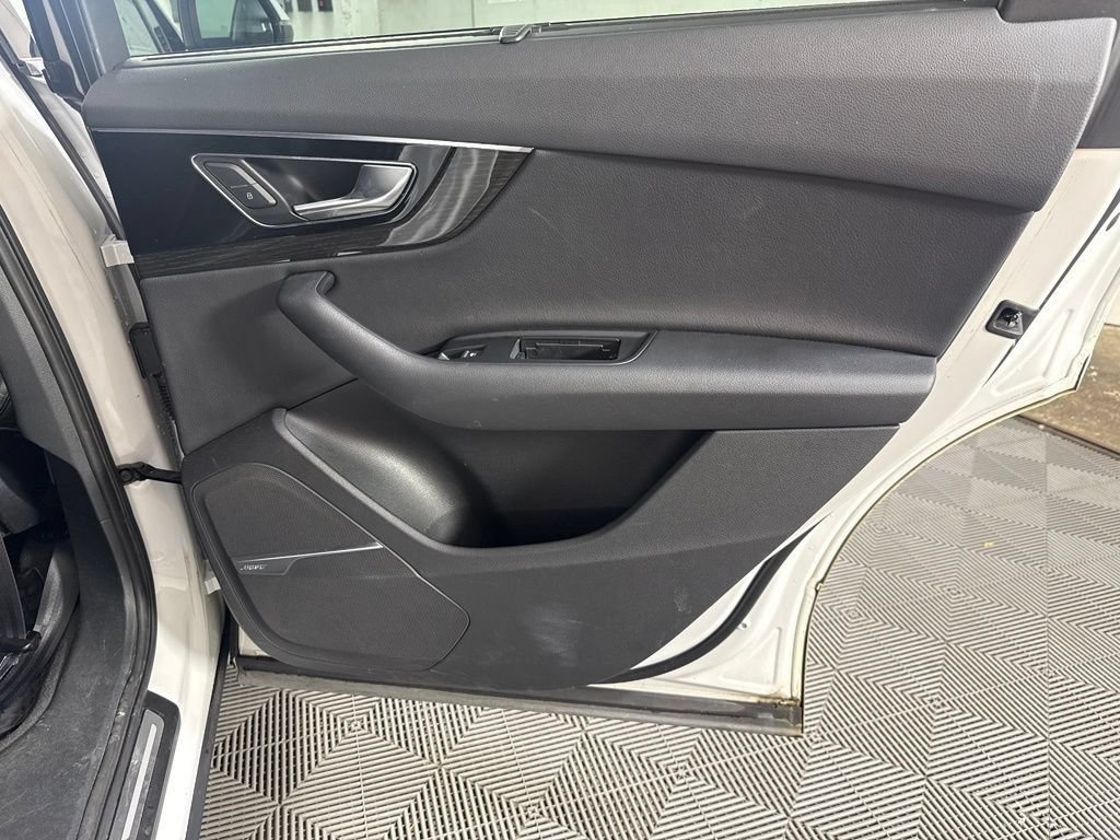 Used 2019 Audi Q7 3.0T Premium Plus w/ Premium Plus Package AWD/4WD image 24
