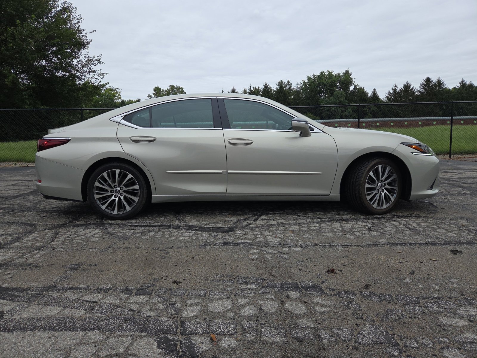 Used 2020 Lexus ES 350 w/ Accessory Package 2 FWD image 2