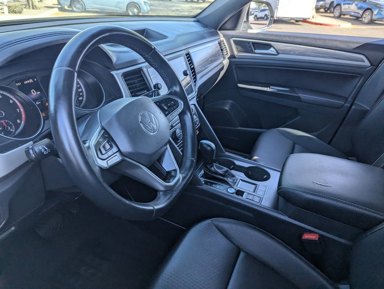 Used 2020 Volkswagen Atlas Cross Sport SE w/ Panoramic Sunroof Package image 18