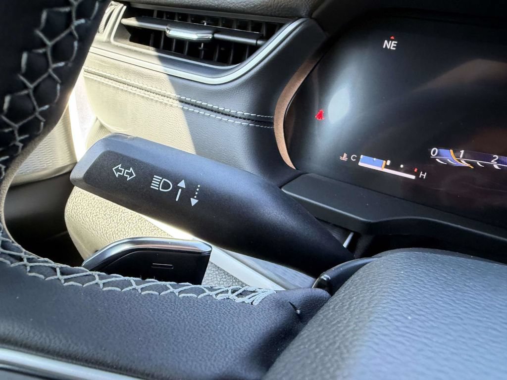 Used 2025 Jeep Grand Cherokee Laredo X w/ Luxury Tech Group I AWD/4WD image 34