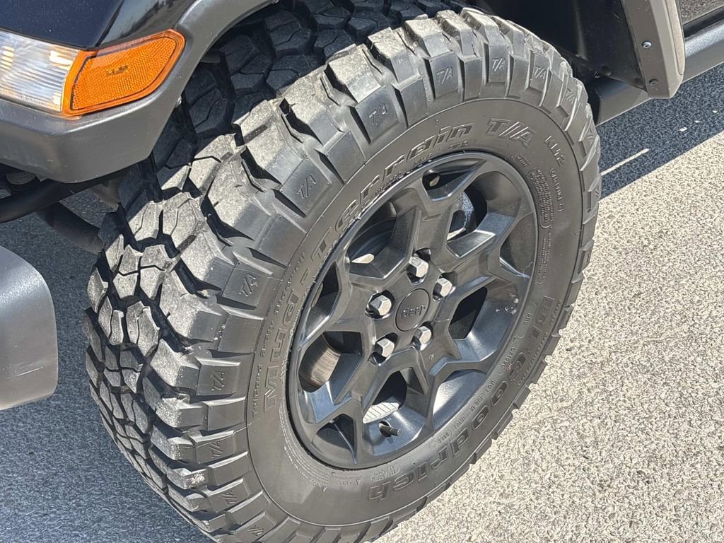 Used 2023 Jeep Gladiator Willys image 8