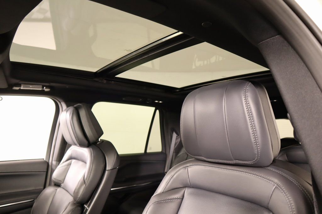 New 2025 Lincoln Navigator Reserve w/ Jet Appearance Package image 16