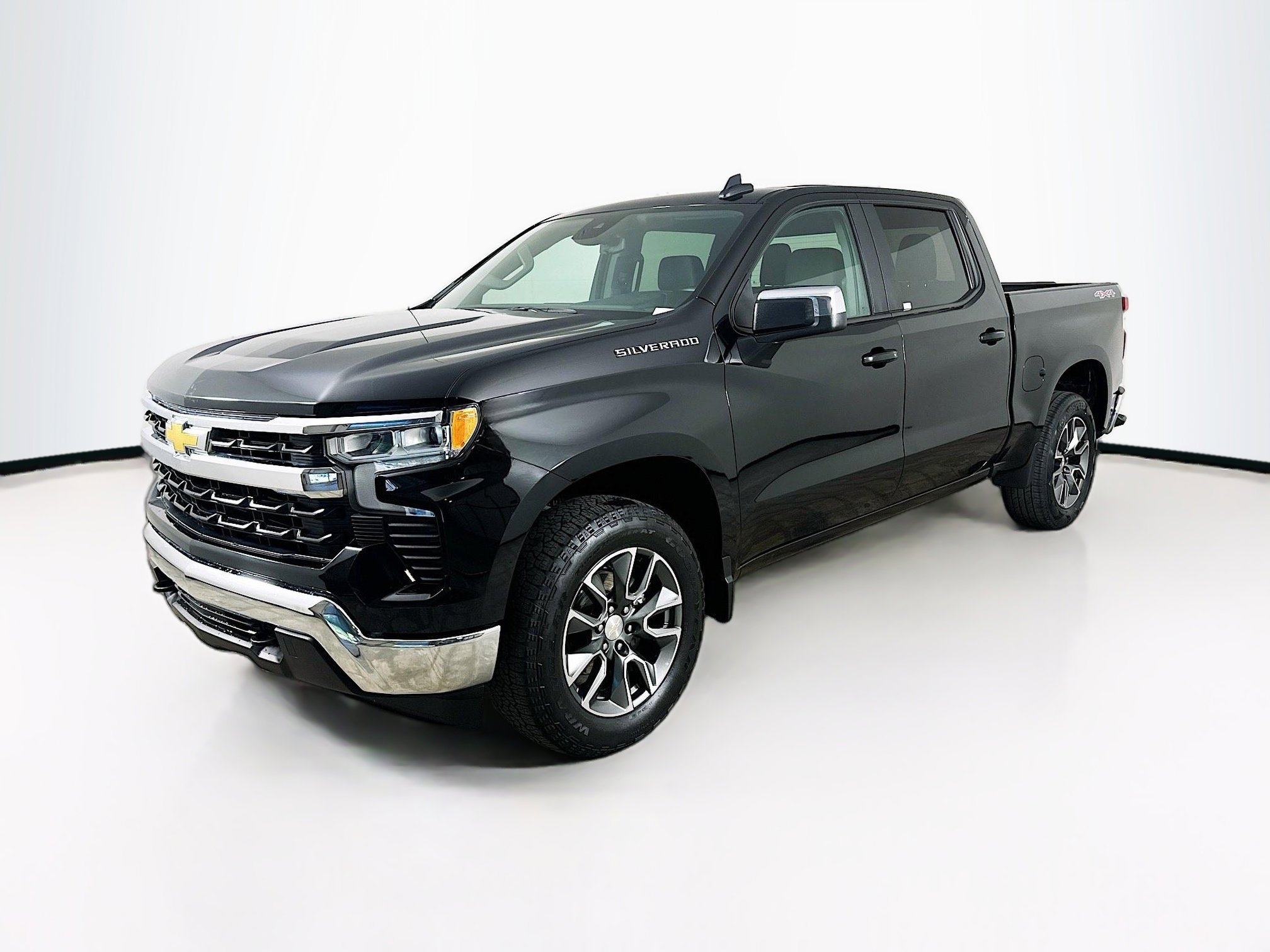 Used 2023 Chevrolet Silverado 1500 LT AWD/4WD image 3