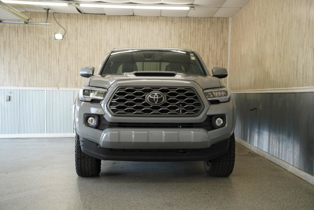 Used 2021 Toyota Tacoma TRD Sport w/ TRD Premium Sport Package AWD/4WD image 2