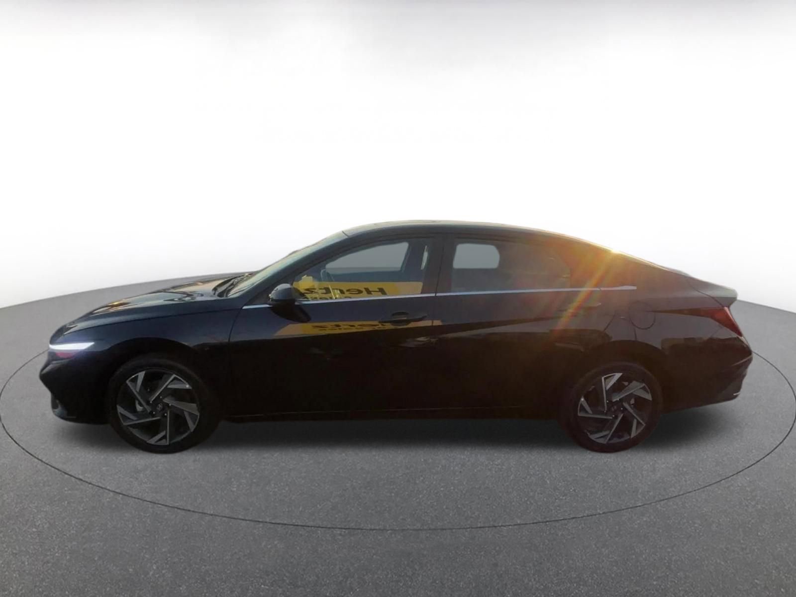 Used 2025 Hyundai Elantra SEL image 9