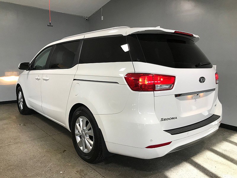 Used 2017 Kia Sedona LX w/ LX Essentials Premium Package FWD image 6