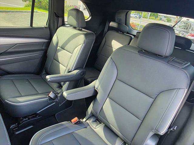 Used 2025 Buick Enclave Preferred AWD/4WD image 17