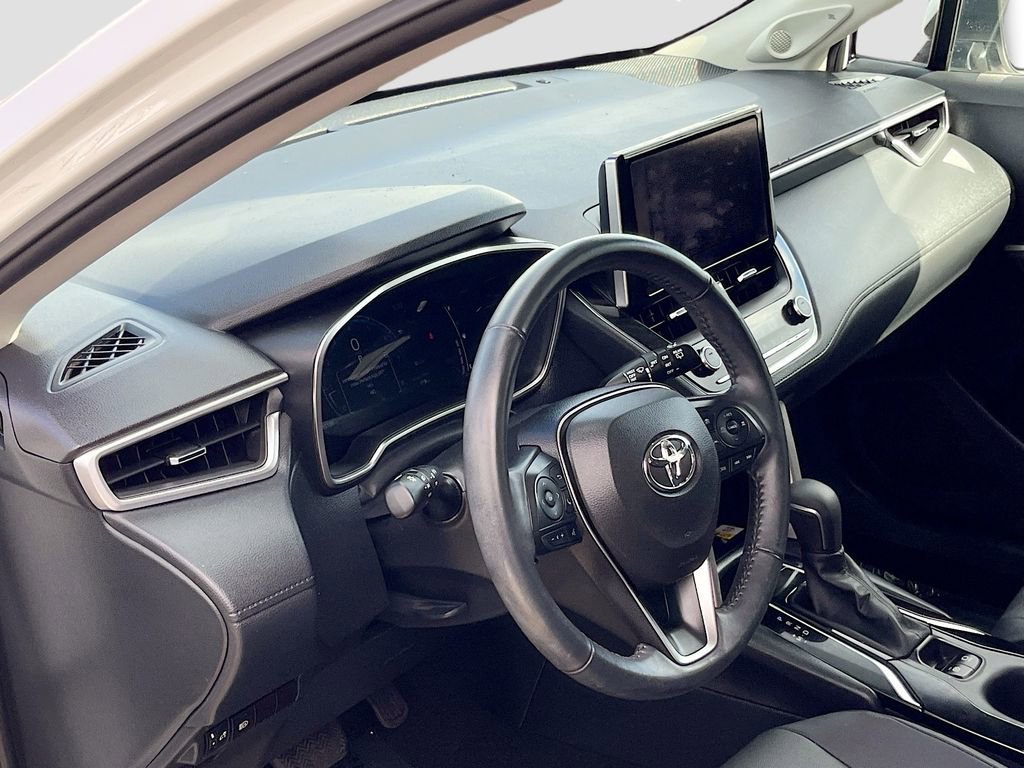 Used 2023 Toyota Corolla Cross XLE w/ Convenience Package FWD image 9