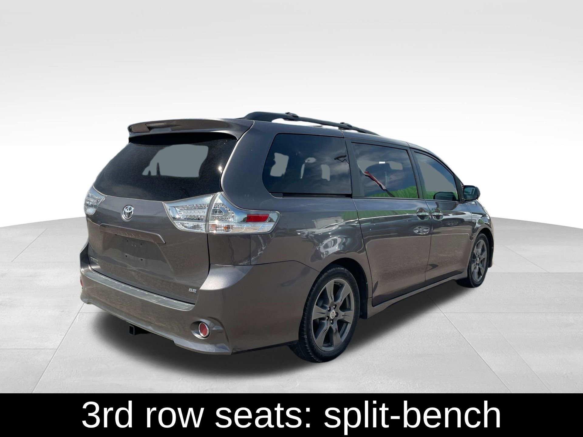 Used 2017 Toyota Sienna SE Premium FWD image 5