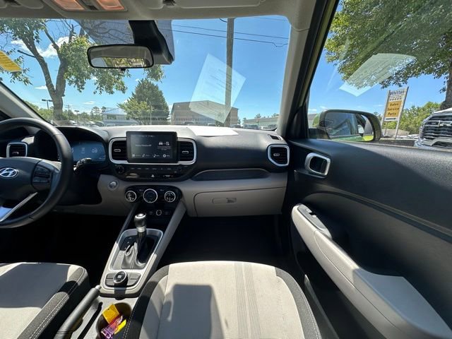 Used 2024 Hyundai Venue SEL FWD image 27