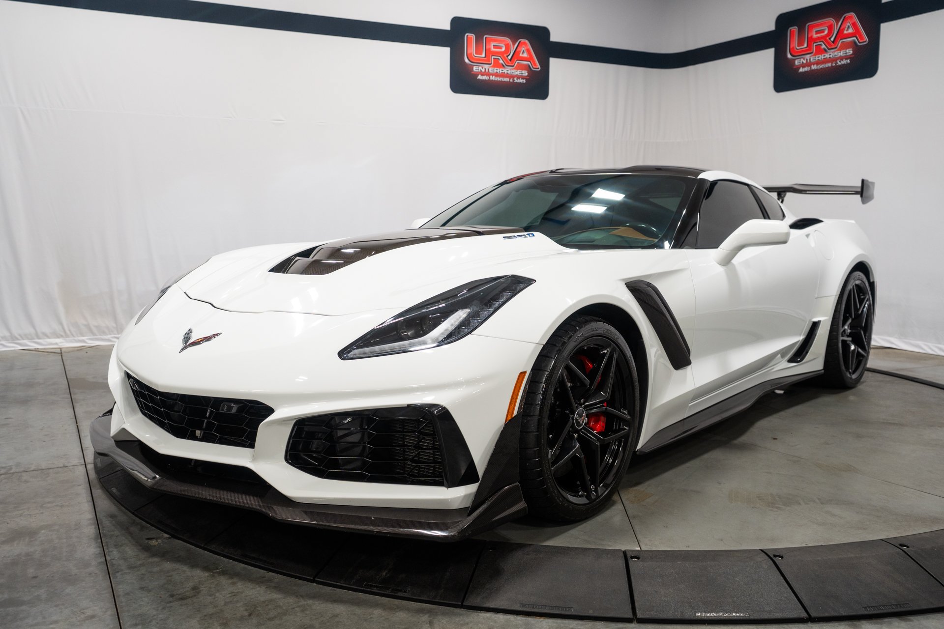 Used 2019 Chevrolet Corvette ZR1 RWD image 2