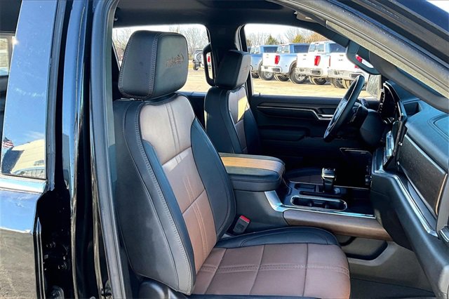 Used 2024 Chevrolet Silverado 1500 High Country w/ Technology Package image 30