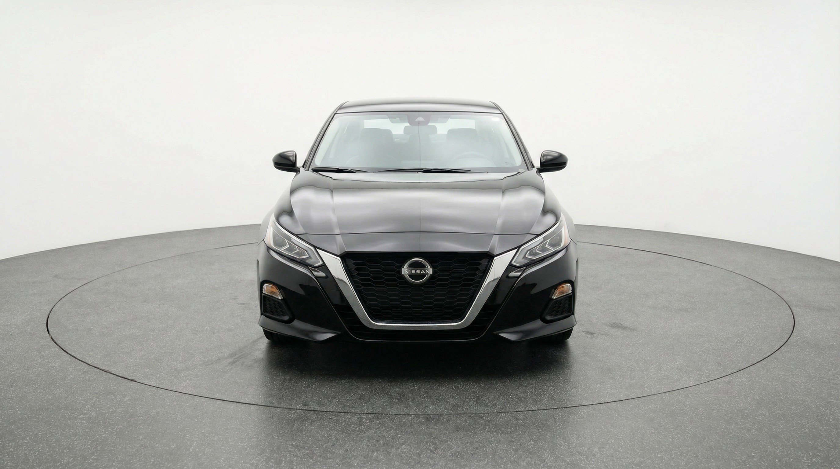 Used 2025 Nissan Altima 2.5 SV image 2