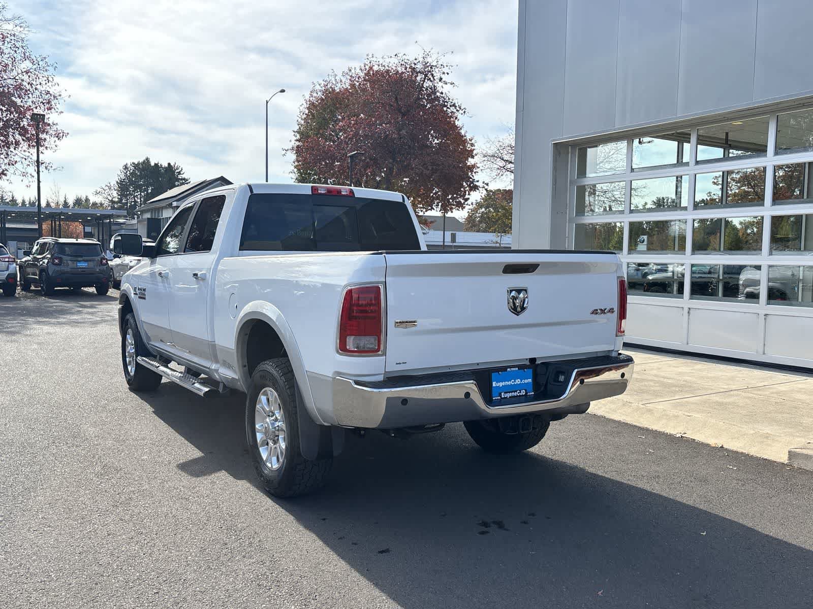Used 2014 RAM 3500 Laramie w/ Convenience Group AWD/4WD image 3