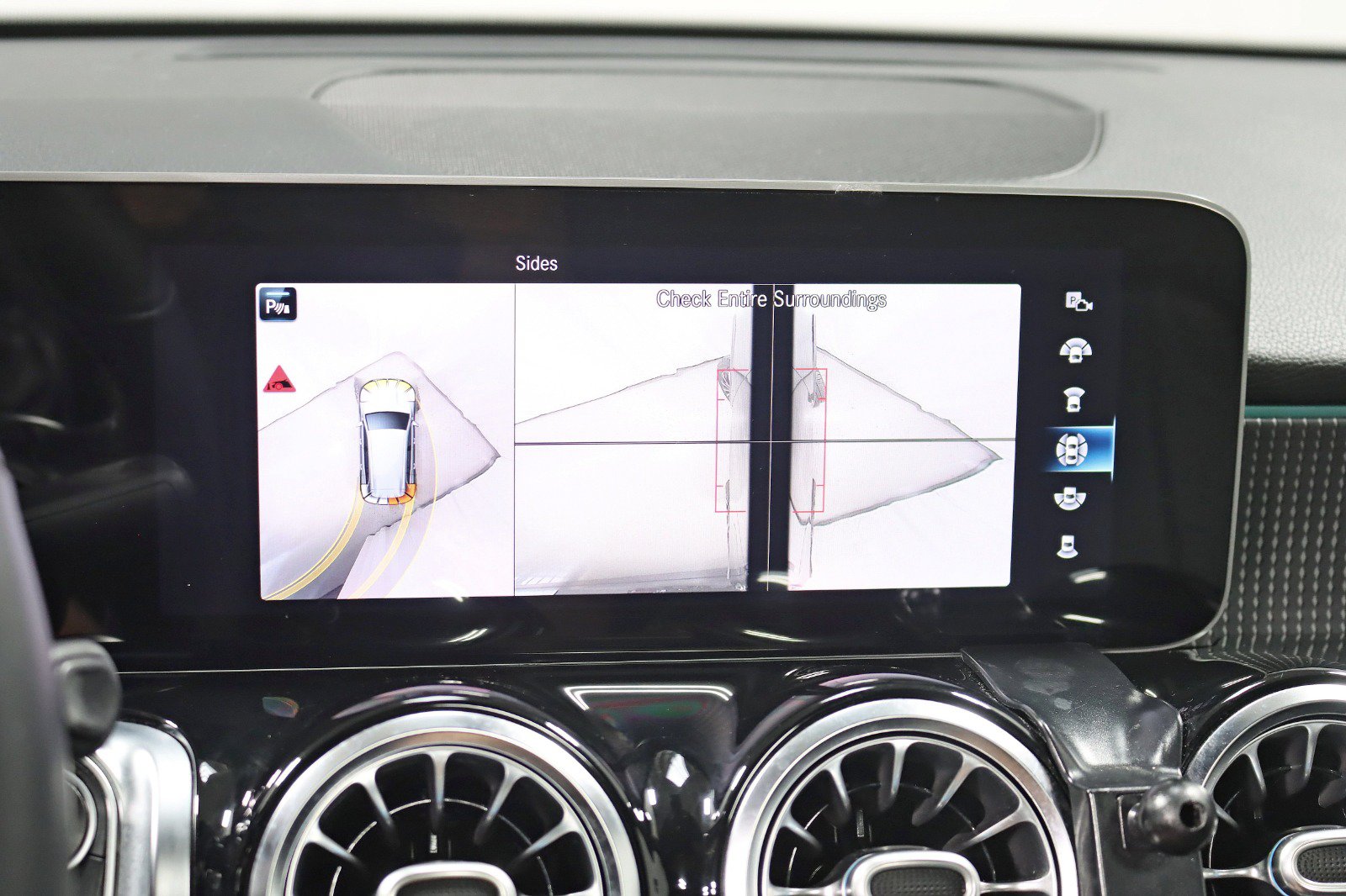 Used 2021 Mercedes-Benz GLB 250 4MATIC w/ Premium Package image 20