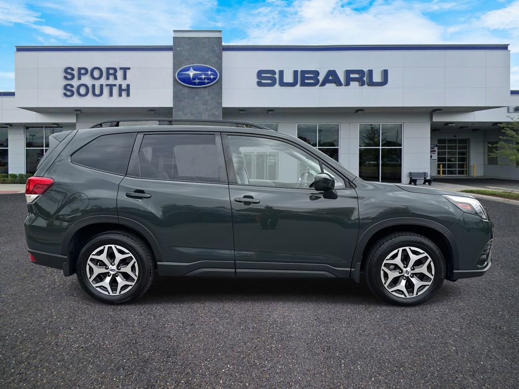 Used 2023 Subaru Forester Premium image 2