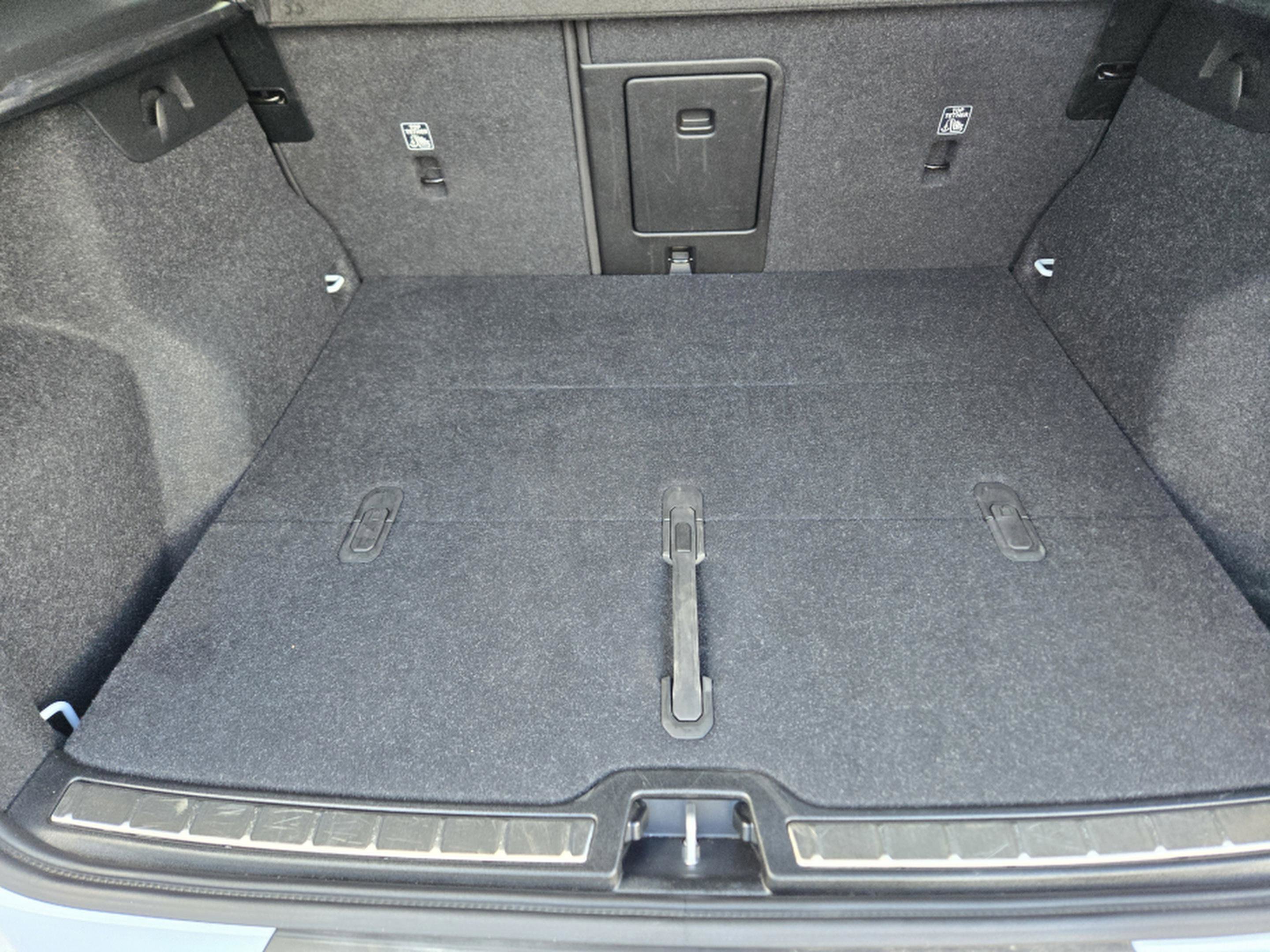 Used 2025 Volvo XC40 B5 Plus image 32