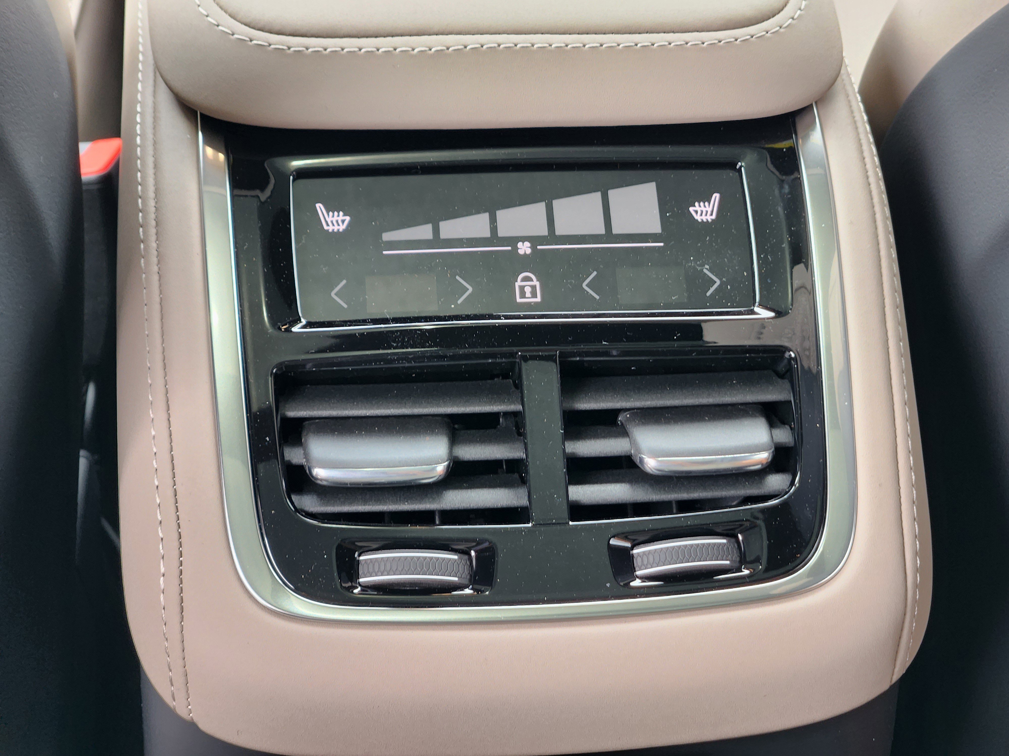 New 2025 Volvo XC90 T8 Plus w/ Protection Package image 20