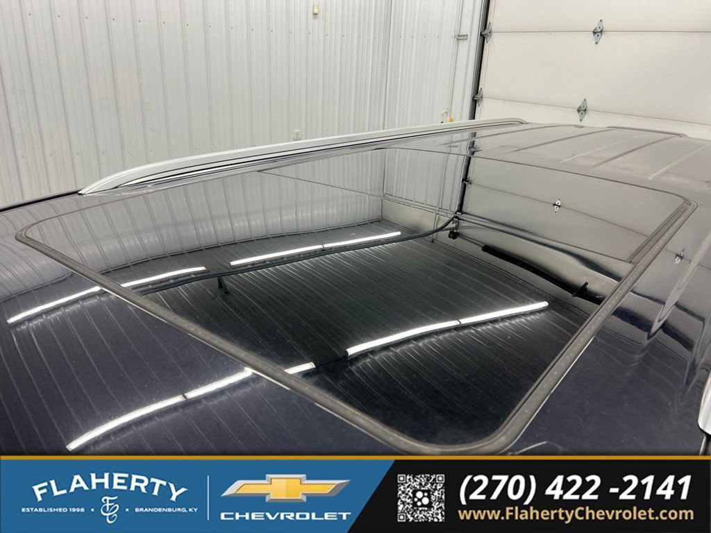 Used 2025 Chevrolet Suburban Premier AWD/4WD image 35