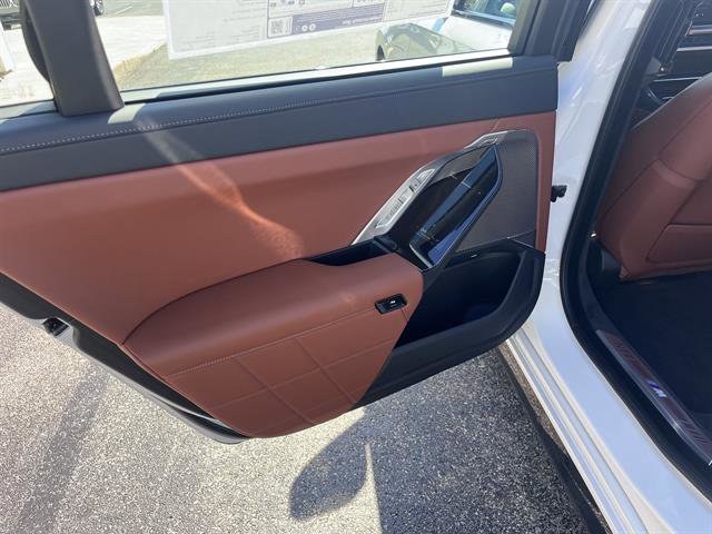 New 2026 BMW 750e xDrive w/ Executive Package image 21